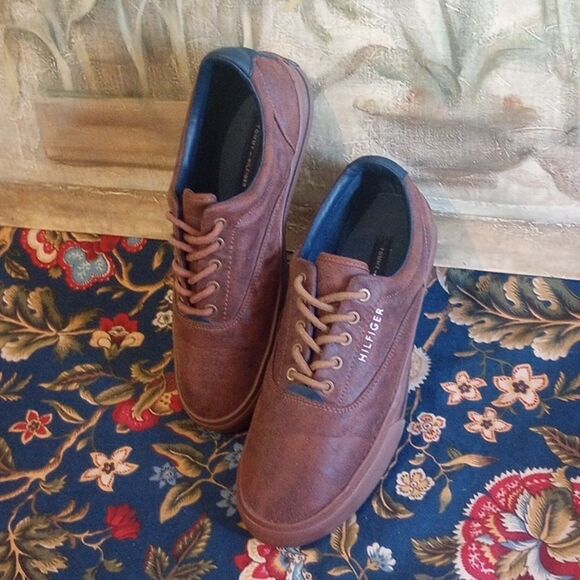 Brown & Navy Low Top Tommy Hilfiger Sneakers!* - Picture 5 of 5